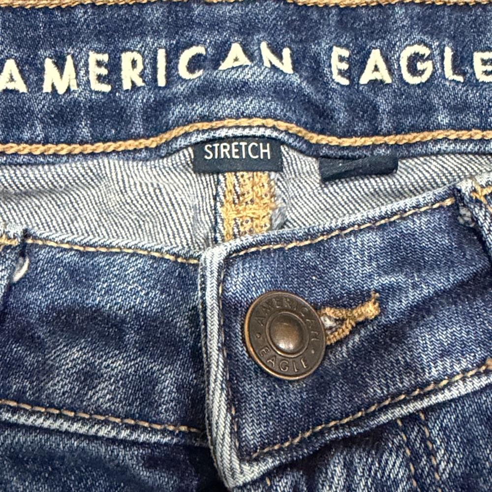 American Eagle Outfitters High-Rise Mom Jeans - Picture 4 of 9